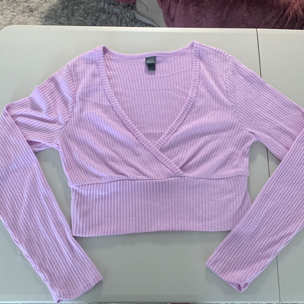 Cropped ribbed low v neck shirt size large